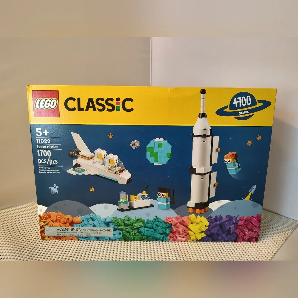 Lego Classic 11022 Space Mission 1700pcs NWT Building Toy Set